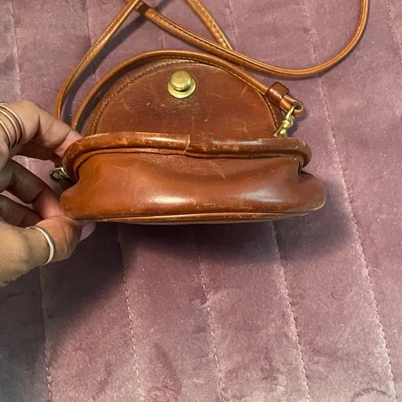 Vintage Coach mini Brown Leather Crossbody Bag - Picture 7 of 9